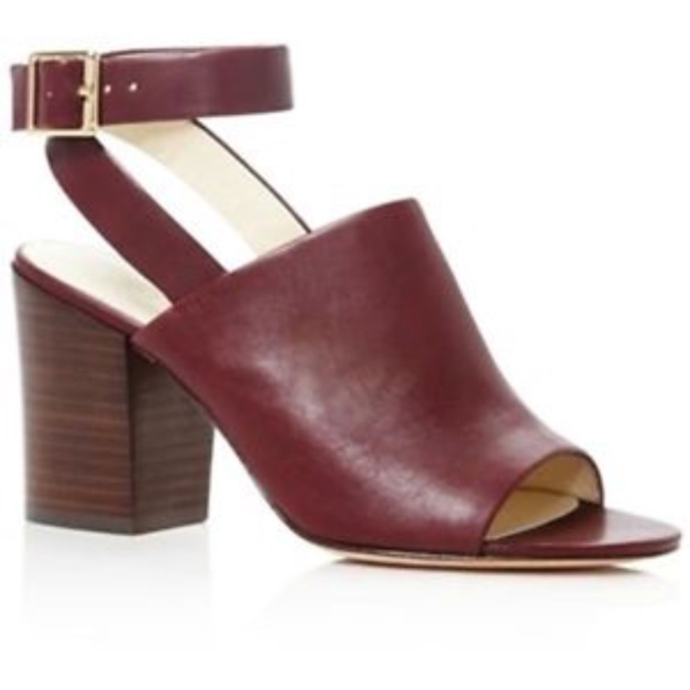 Chic Bettye Muller strappy shoes